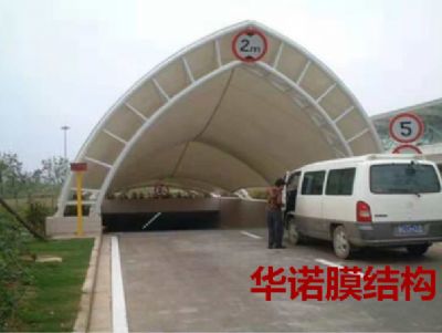 出入口膜結構