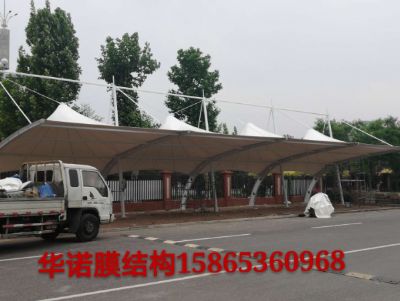 河北滄州一中單挑車棚